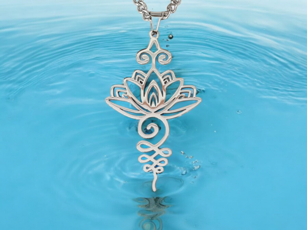 collier lotus argentée acier inoxydable